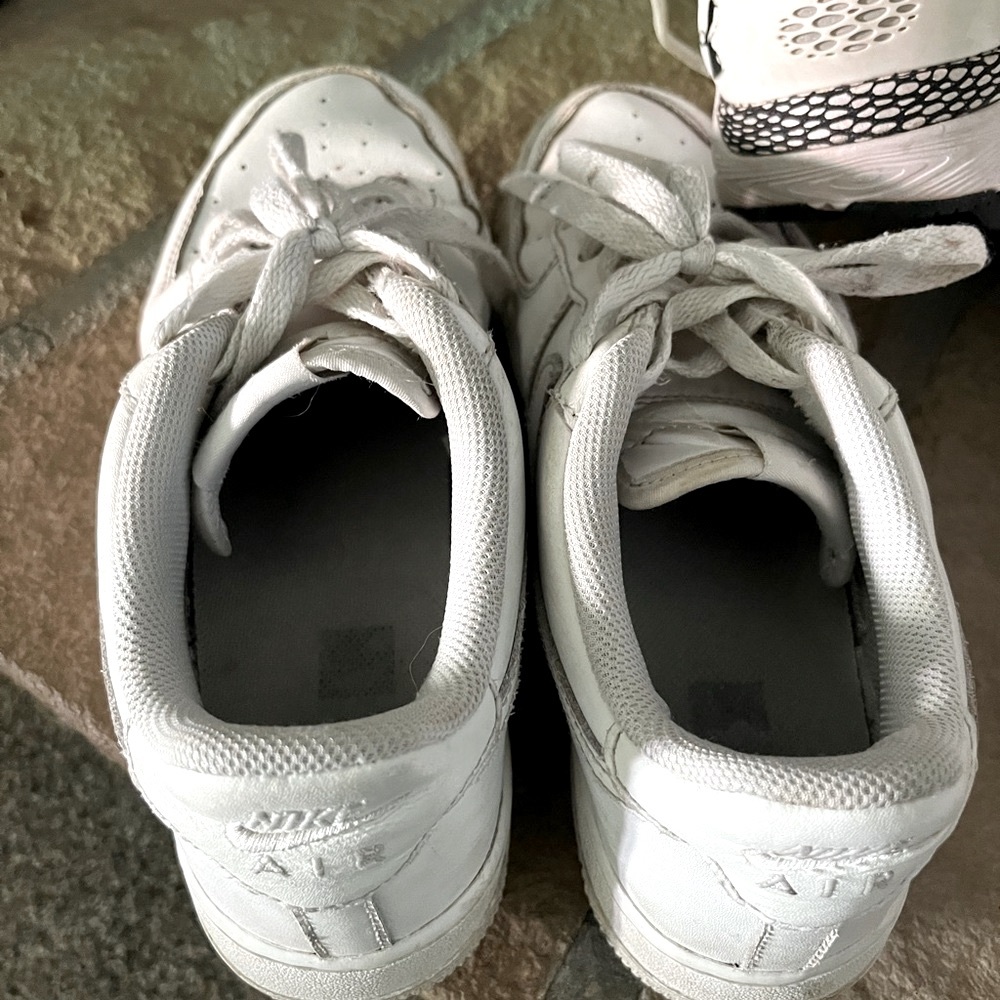Used youth Air Force ones - Picture 6 of 6